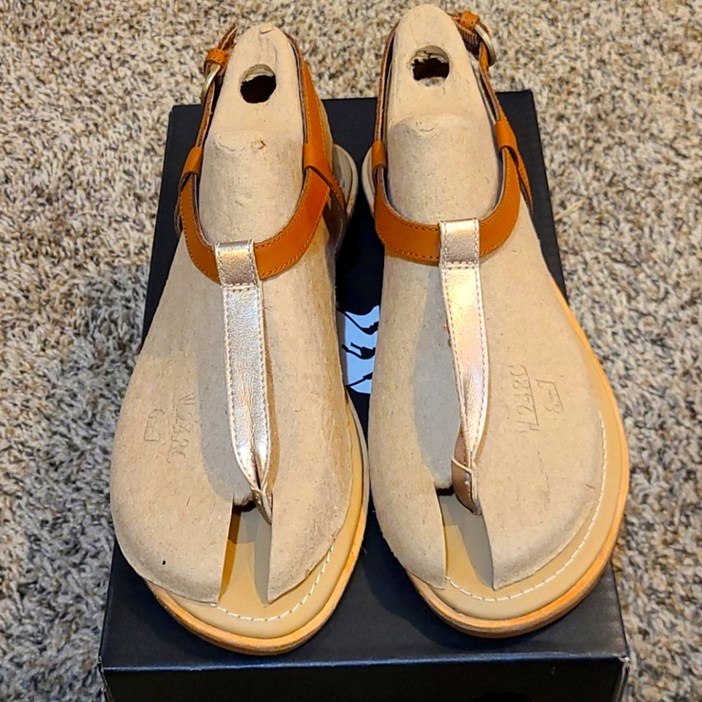 Sorel Bailee T Strap Sandals